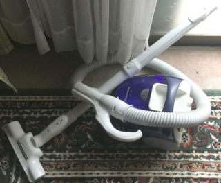 スティック型掃除機収納のアイディアを2つ提案します